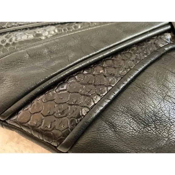 Designer black faux leather handbag. - Picture 11 of 11